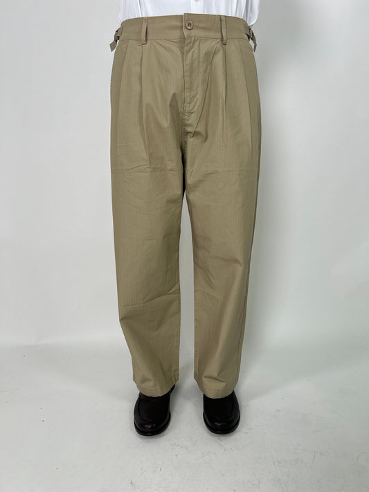 Pantalone cropped con pences