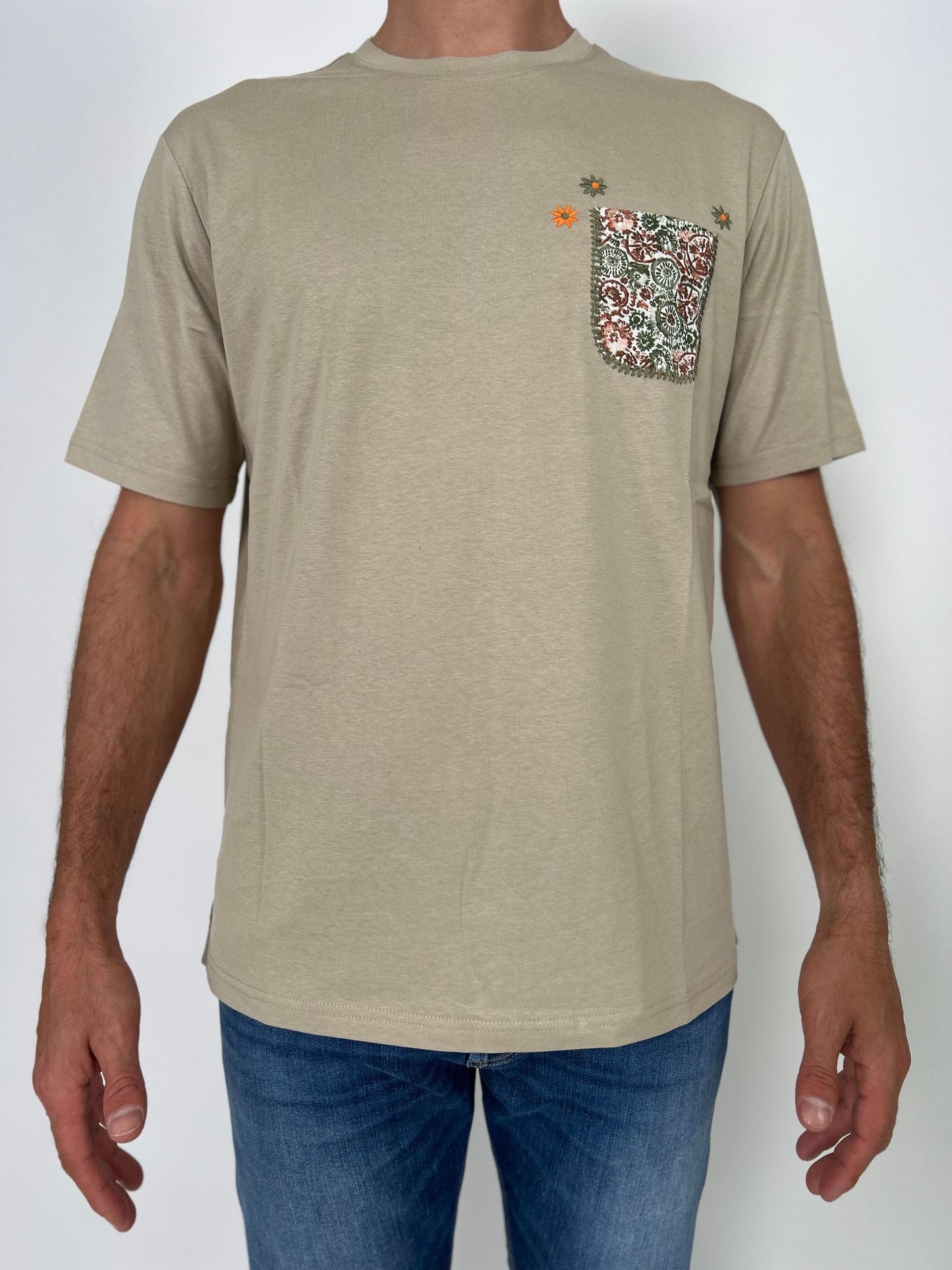 T-shirt mm con taschino fantasia
