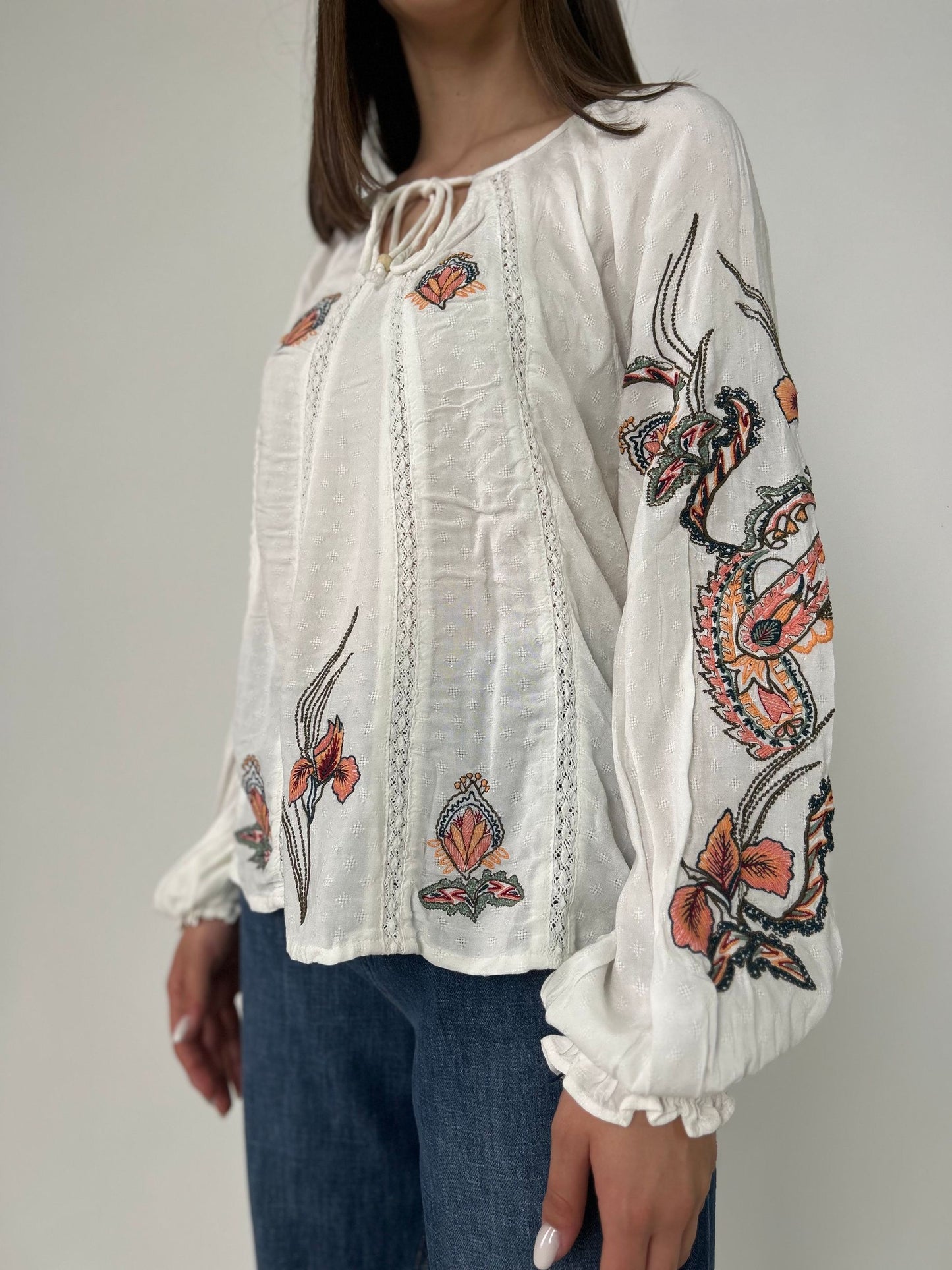 Blusa ml con ricami colorati